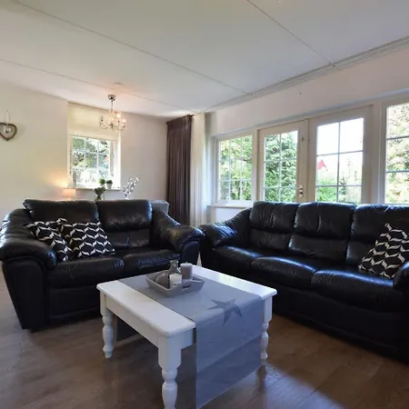 בית נופש Cosy Holiday In By The Forest Lievelde