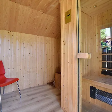 בית נופש Cosy Holiday In By The Forest